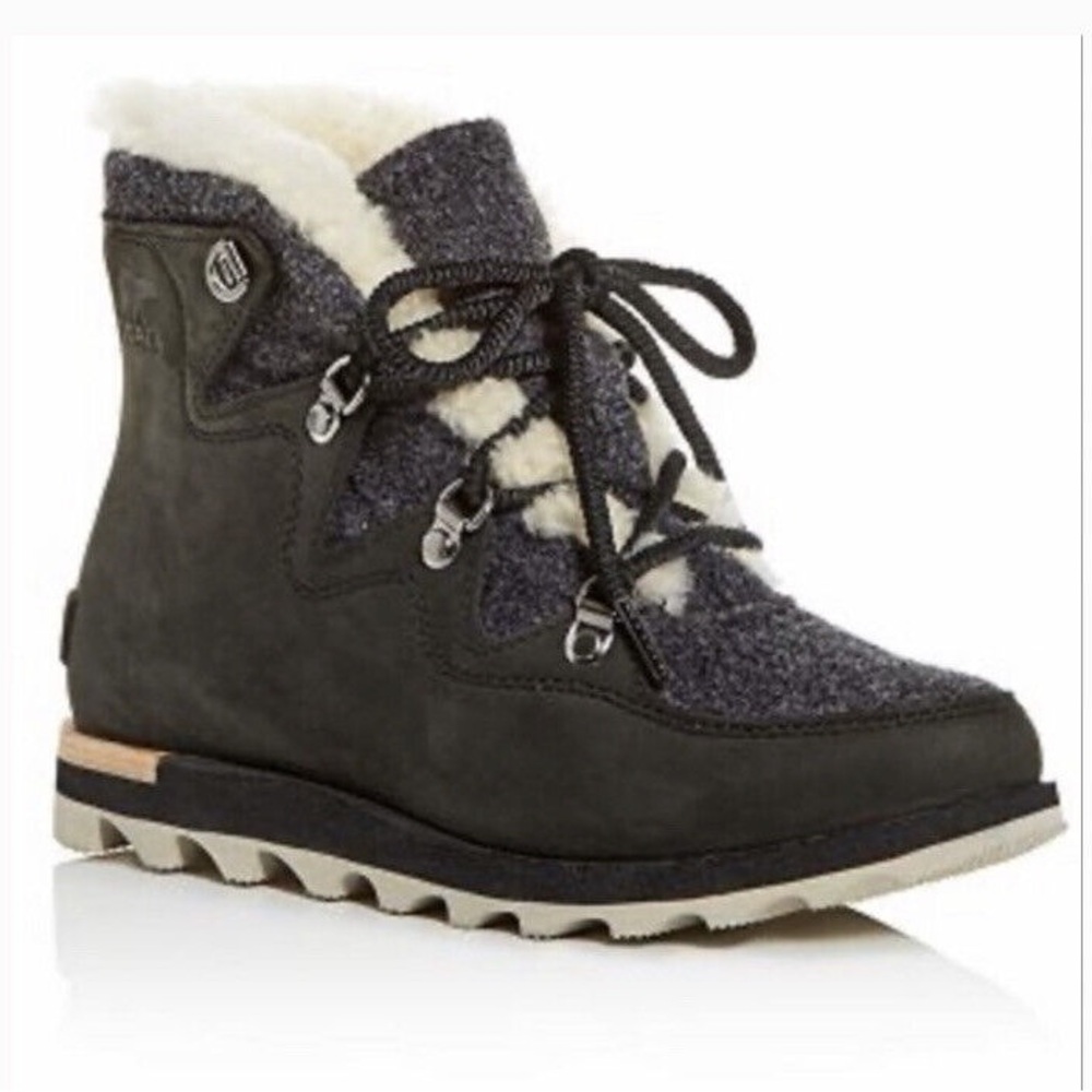 Sorel 💚 Black Sneakchic Alpine bootie
